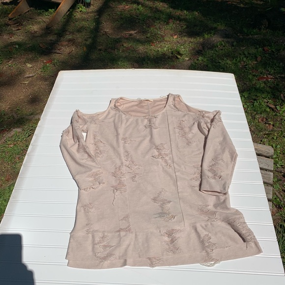 ⭐️Distressed  Cold Shoulder Tunic  Sweatshirt  SZ S⭐️ - Picture 2 of 6